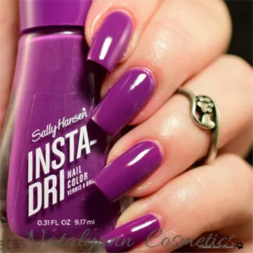Sally Hansen Insta Dri Nailpolish Pride Violet